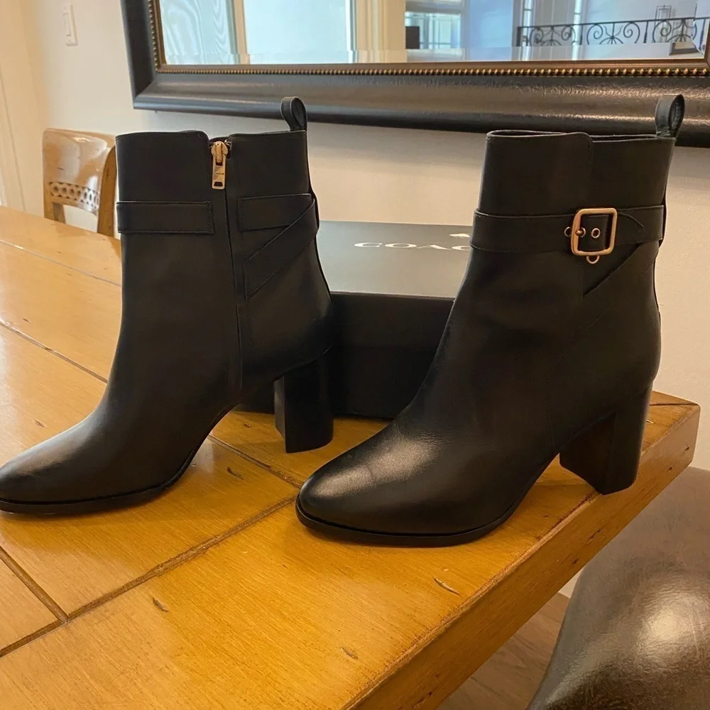 Coach Women’s Olivia Leather Black Ankle Boots New Size 9 *missing charms